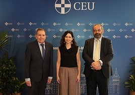Ayuso inaugura la primera edición de los Cursos de Verano CEU-María Cristina