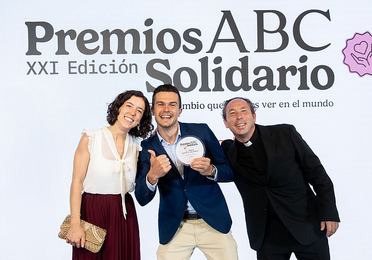 El ingeniero Pablo Sánchez Bergasa, tras recibir el primer premio al mejor proyecto solidario