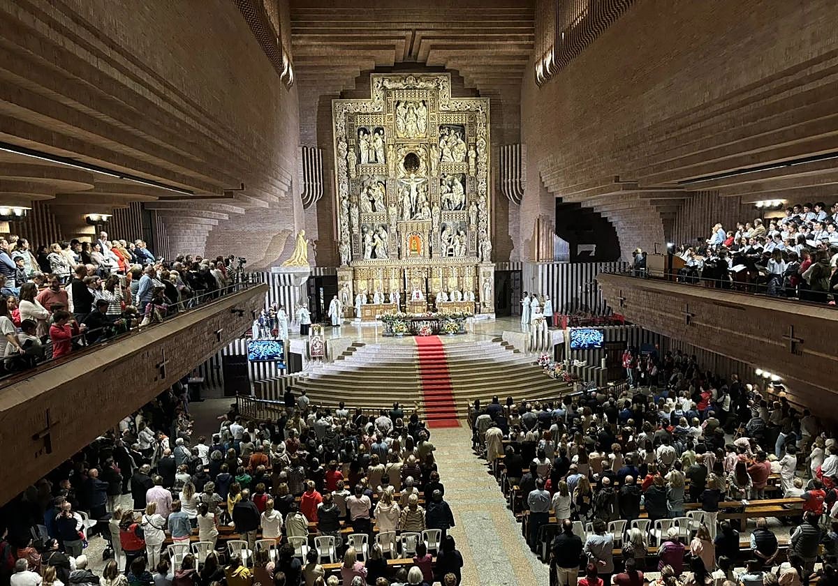 Celebración de la última jornada mariana de la familias el pasado septiembre en Torreciudad, presidida por el obispo de Barbastro, Ángel Pérez Pueyo