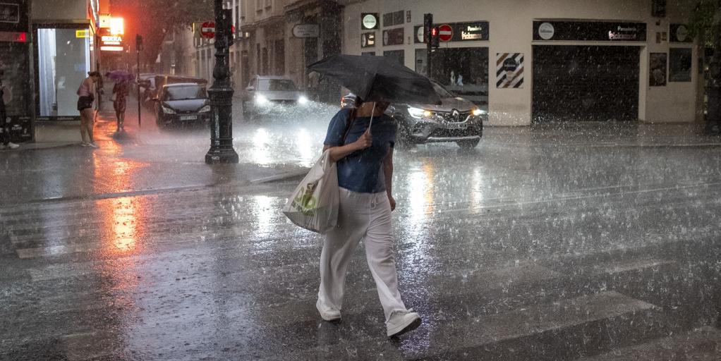 La Aemet avisa de la llegada de una vaguada a España: tormentas y descenso de temperaturas en estas zonas