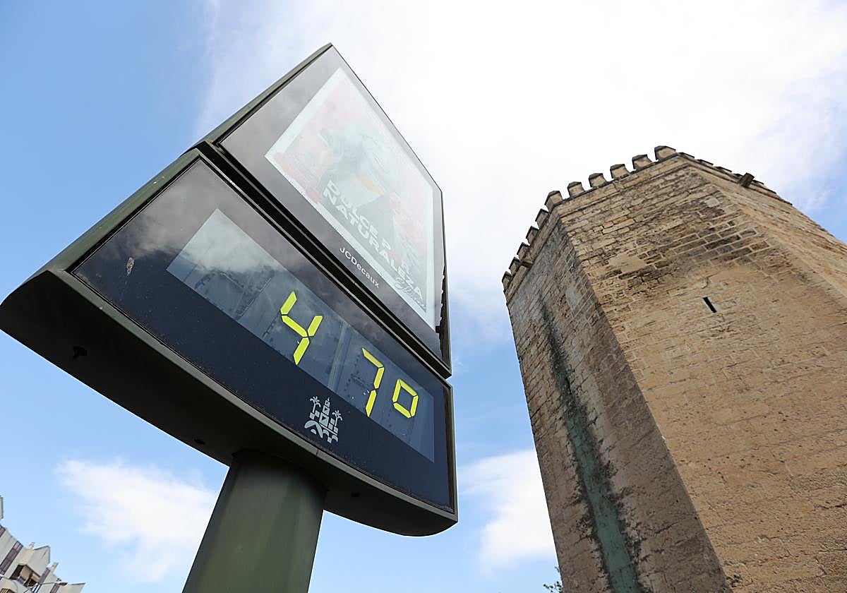 Un termómetro de Córdoba marca una temperatura de 47º en plena calle el pasado domingo