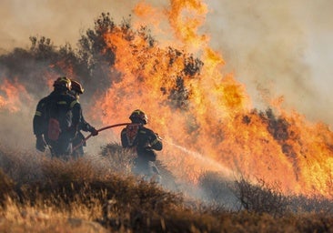 Un incendio descontrolado en la isla de Creta obliga a evacuar a más de 5.000