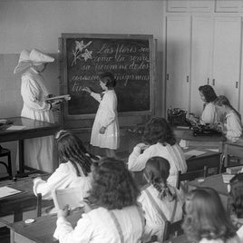 Escuela de enseñanza Primaria del Asilo de Lavanderas, en 1945