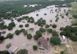 Las inundaciones en Texas dejan ya 68 muertos, entre ellos 21 niños, y decenas de desaparecidos