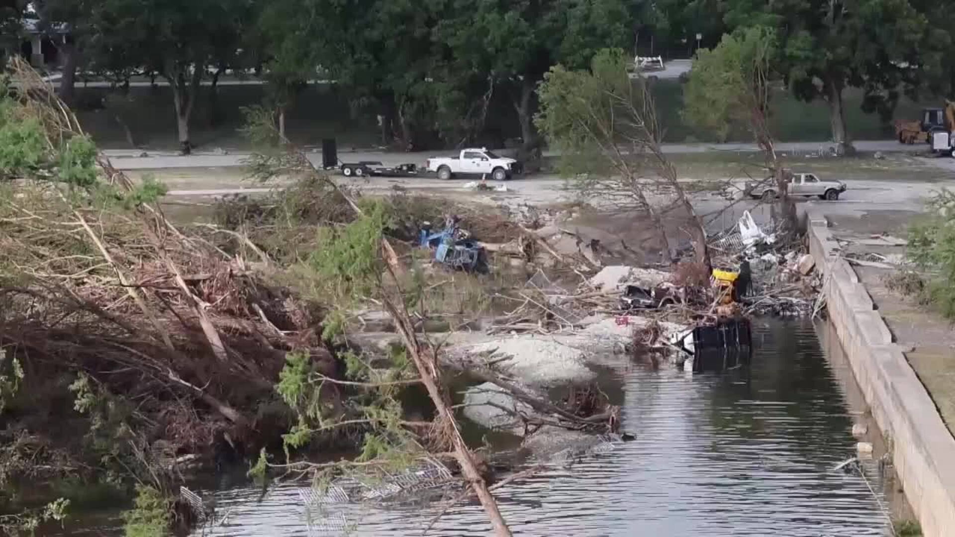 Más de 100 muertos en Texas por las inundaciones mientras la comunidad busca desaparecidos