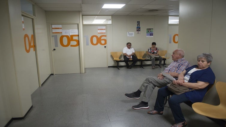 Los españoles esperan casi cuatro meses para una colonoscopia, dos para una ecografía y 56 días para un TAC