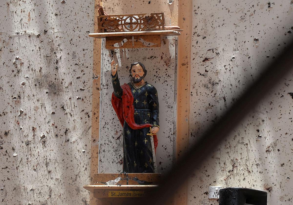 Imagen del apóstol Santiago en una iglesia atacada en Sri Lanka en 2019