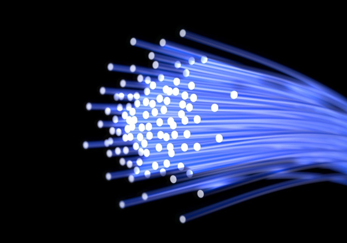 Japón logró transmitir datos a través de fibra óptica de 19 núcleos.