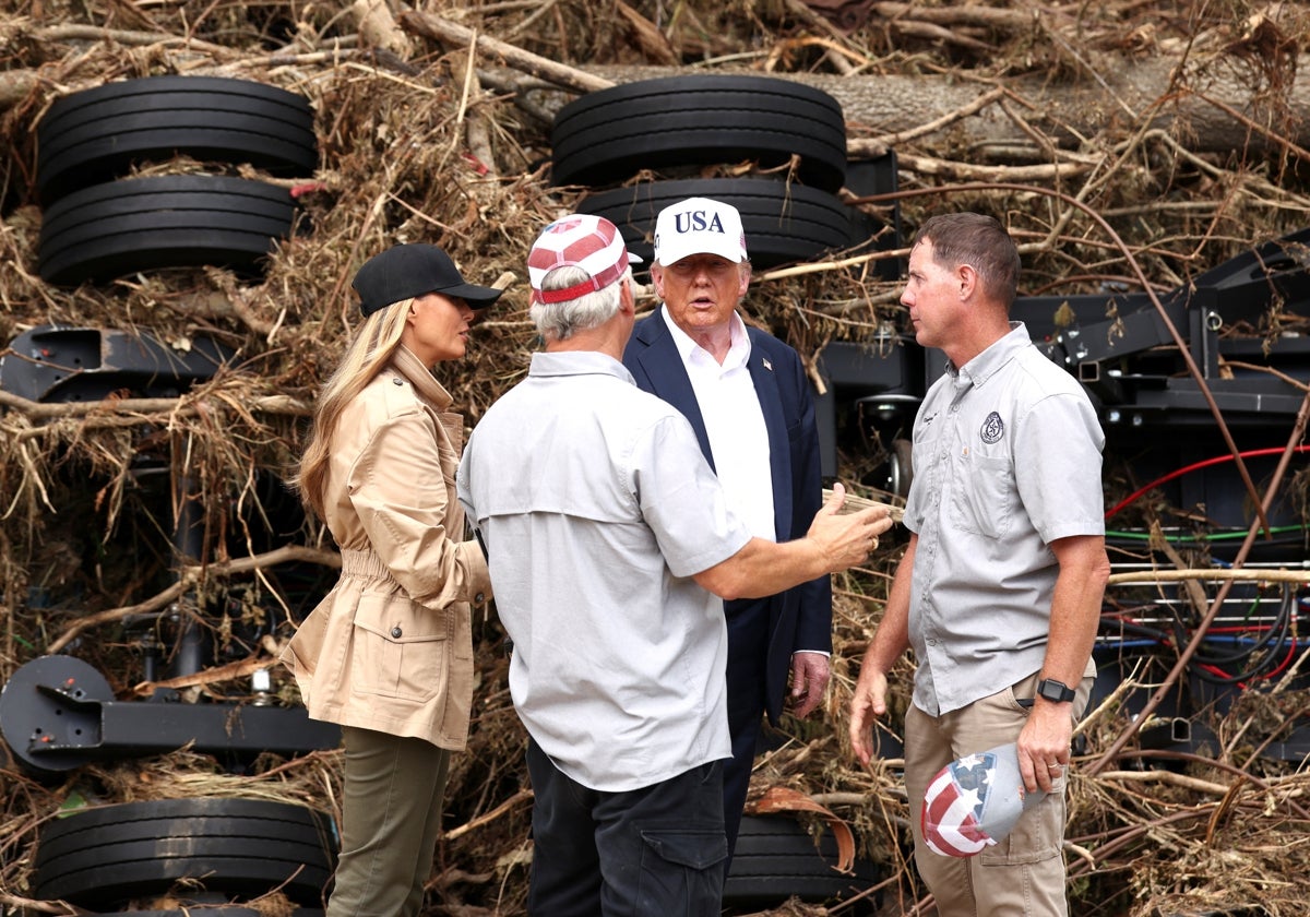 Donald y Melania Trump visitan una zona devastada por las inundaciones en Texas