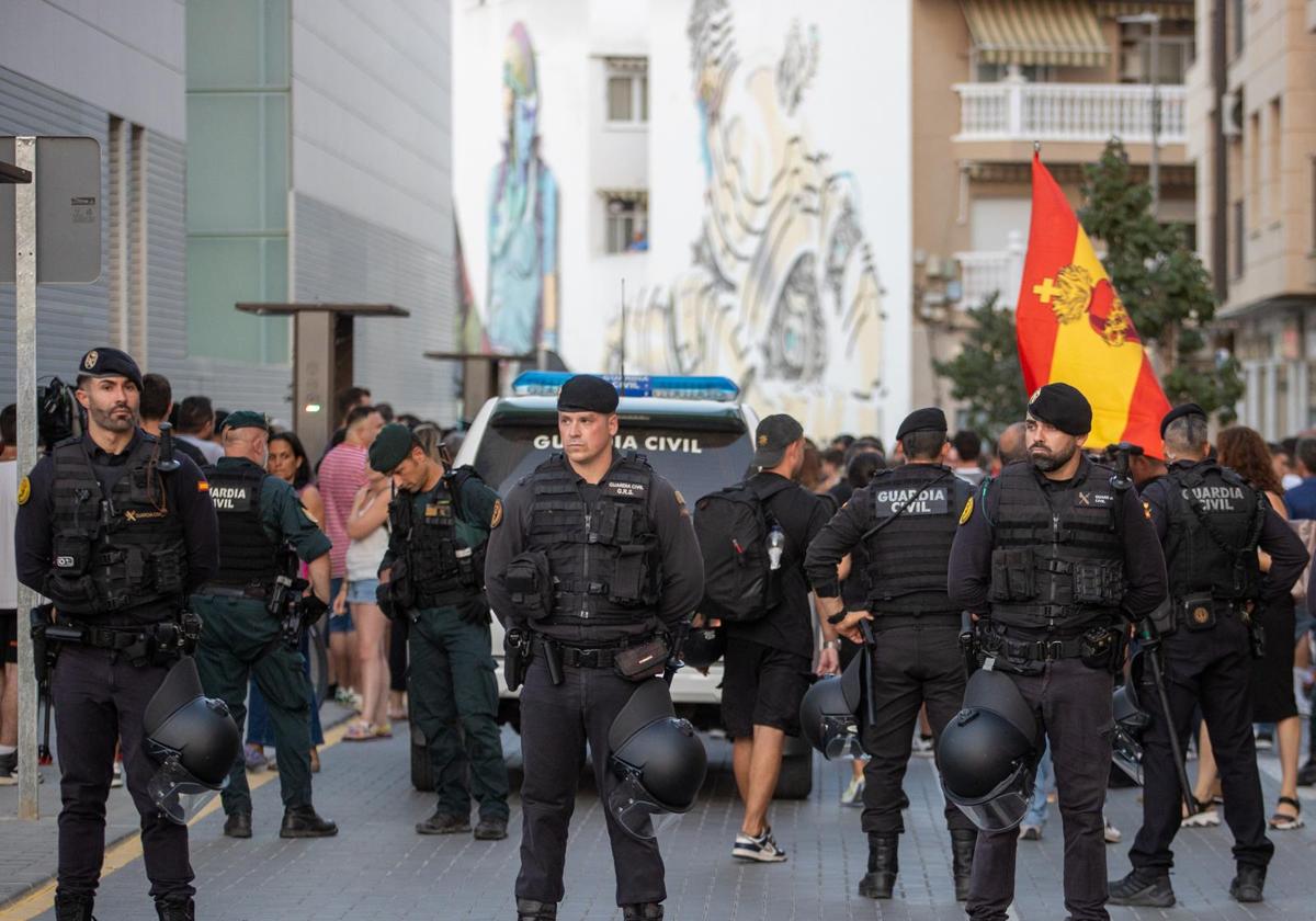 La Guardia Civil impone la ley para evitar que los agitadores tomen Torre Pacheco