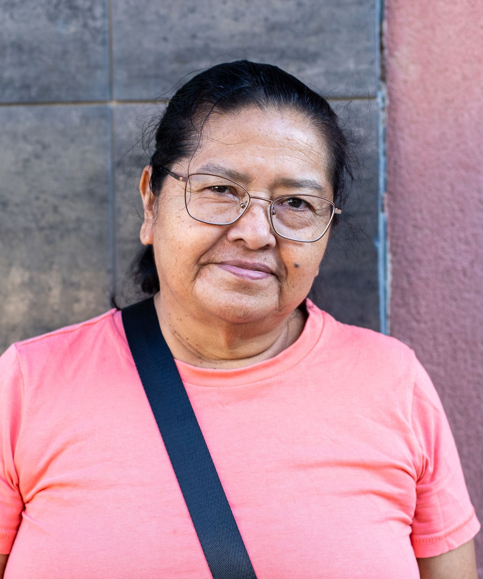 Hace más de 20 años que Marta dejó Ecuador. La violencia en su país le obligó a buscar una salida. Con 63 años, trabaja en un almacén de frutas y lleva siete años en Torre Pacheco.