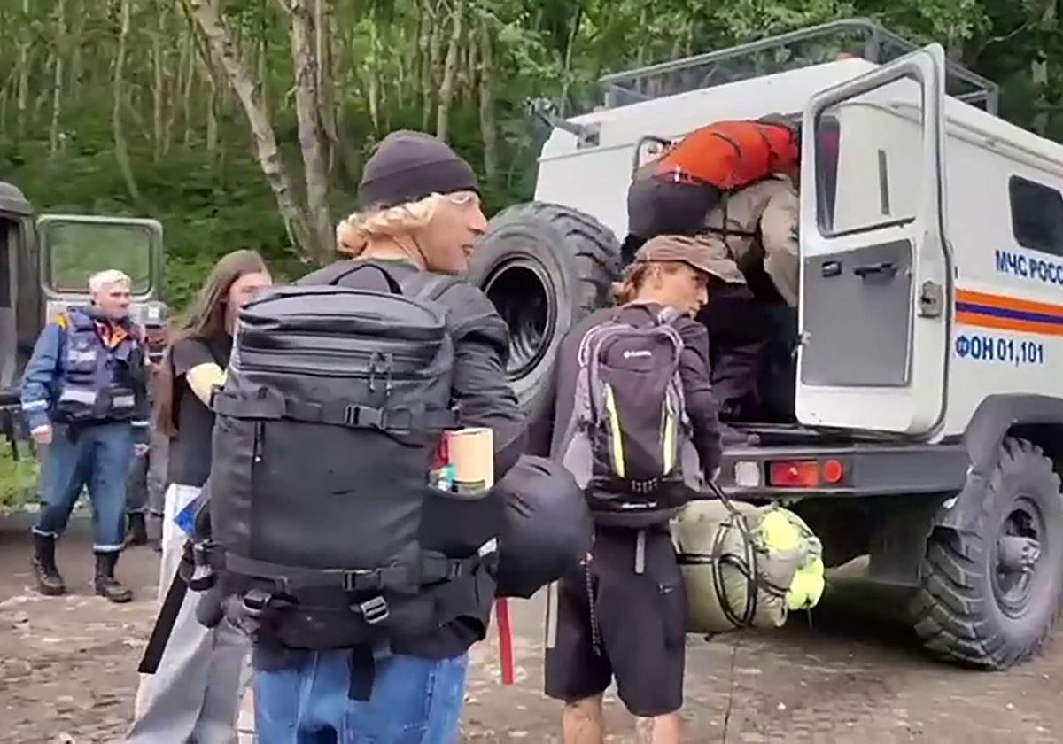 Ciudadanos rusos evacuados en Kamchatka tras el terremoto