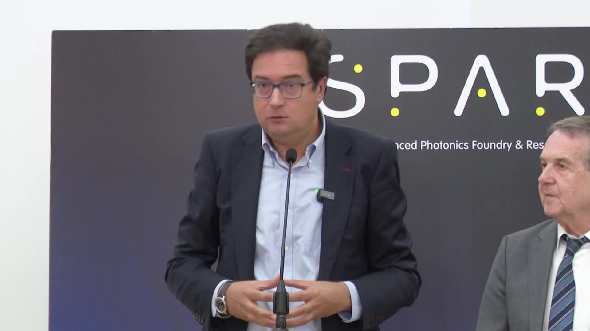 Óscar López anuncia una ayuda de 7,5 millones para la UVigo para fortalecer su área de fotónica
