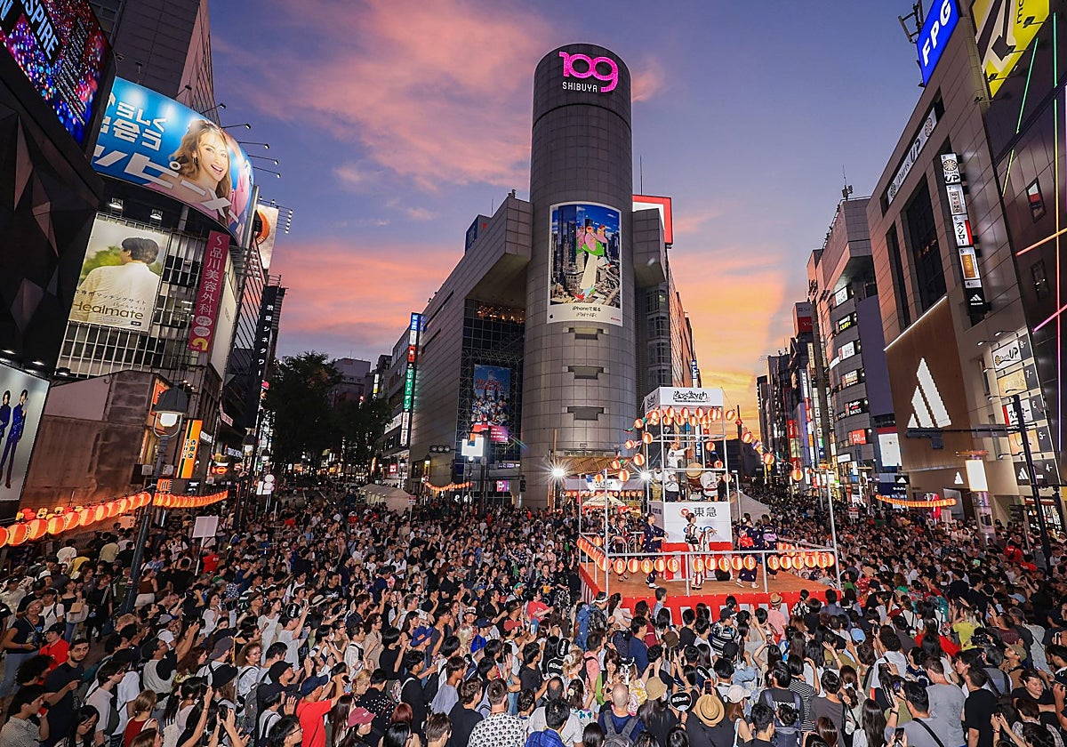 Un festival de danza tradicional Bon Odori hace unos días en Shibuya, Tokio