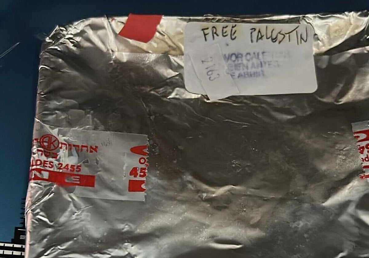 Mensajes de «Free Palestin» en un envase de comida kosher del vuelo Buenos Aires-Madrid
