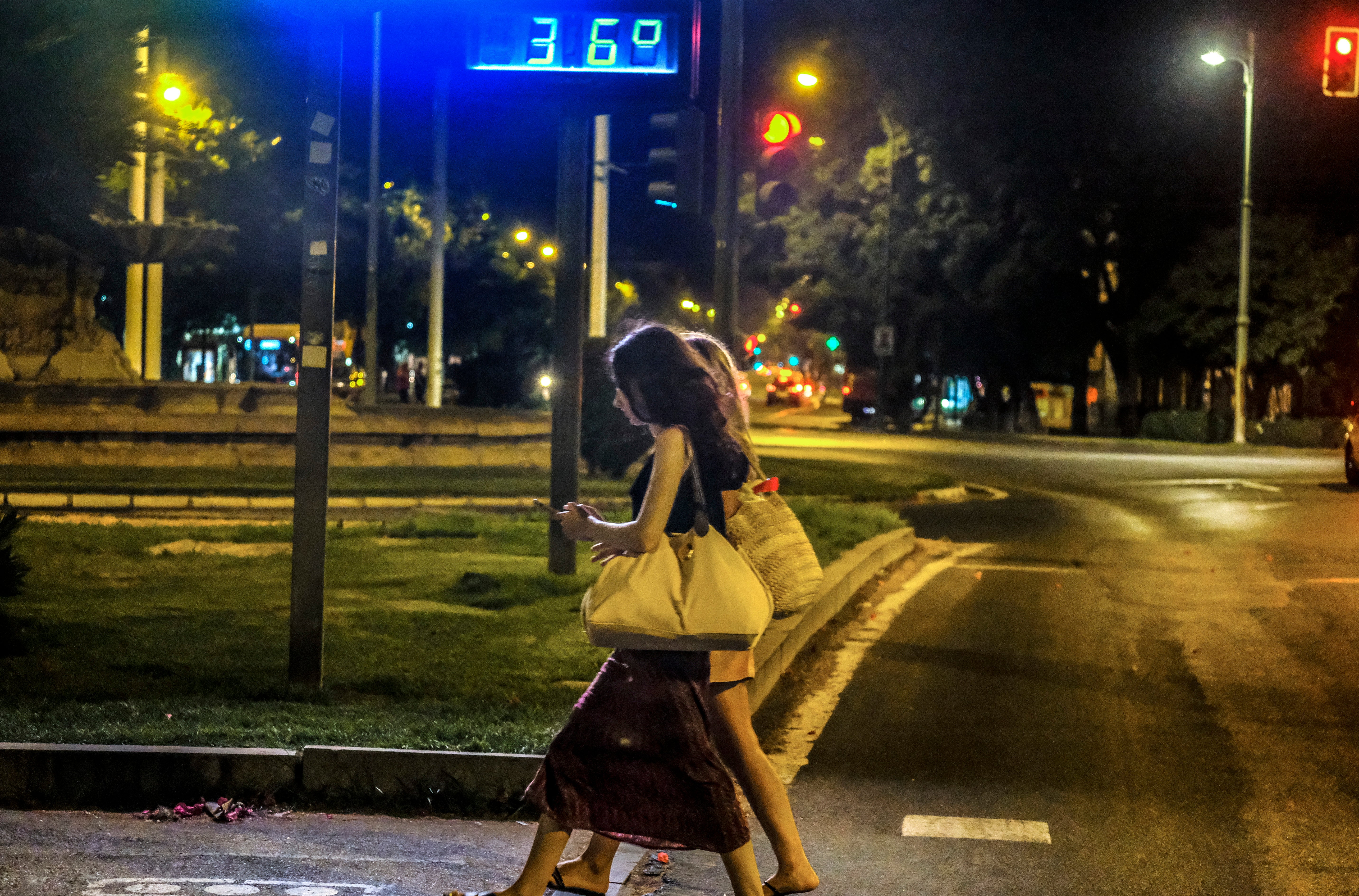 La Aemet avisa de la llegada de noches tropicales a España tras ampliar la duración de la ola de calor