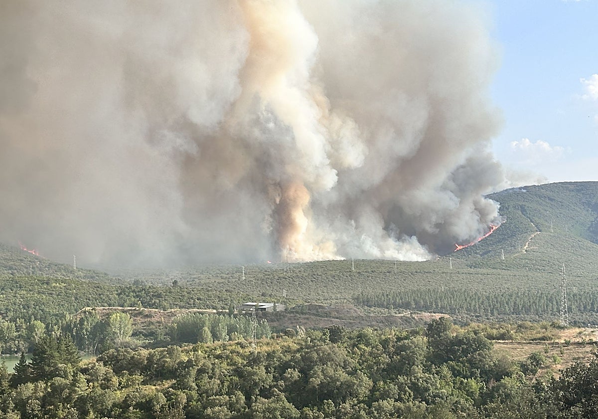 Imagen tomada por el geólogo del incendio en Las Médulas