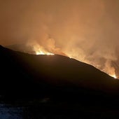 Vista del incendio que afecta a la vertiente leonesa del Parque Nacional de Picos de Europa