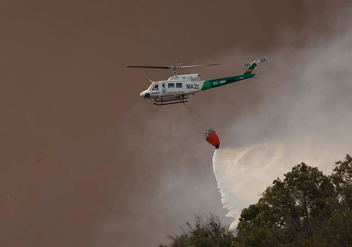 Aeronave sofocando el incendio de Tarifa a principios de mes