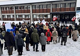 Protestas por la separación de un recién nacido de su madre groenlandesa tras las pruebas de «competencia parental»