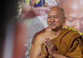 Detenido un monje budista en Tailandia por malversar los fondos de un hospicio para personas con VIH