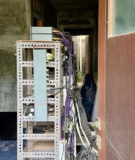 Imagen secundaria 2 - En las imágenes, el cuarto del generador del hotel donde estuvo durante al menos siete semanas el cuerpo de Mati