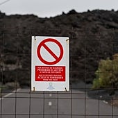 Imagen - No todos en la isla miran a la cumbre. Muchos no quieren ni pasar por la carretera que cruza las coladas y prefieren dar un enorme rodeo