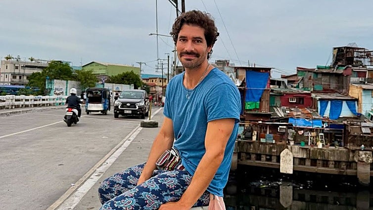 Ni tímido ni anónimo: el seminarista es ahora joven, guapo y de éxito