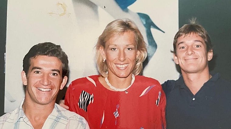 Javier y Fernando Sartorius junto a la extenista Martina Navrátilová