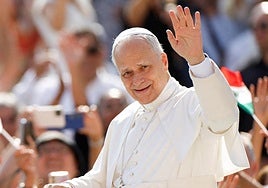 León XIV afirma que no cambiará la doctrina sobre las personas LGTBI y pide «reconocer y fortalecer» a las familias tradicionales