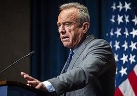 El panel elegido por Robert Kennedy Jr. comienza a restringir las vacunas infantiles y su calendario en EE.UU.