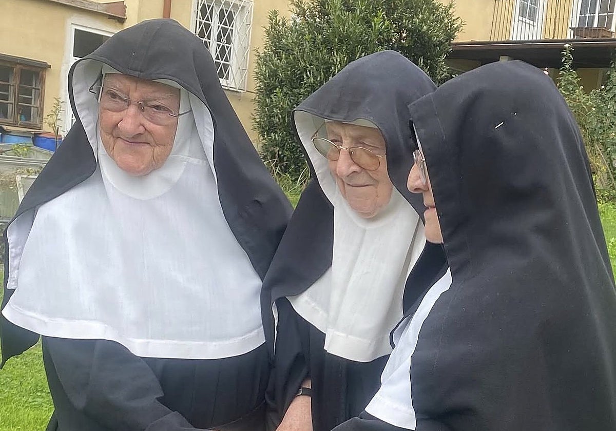 Las tres religiosas en una foto que ha subido a su recien creada cuenta de instagram