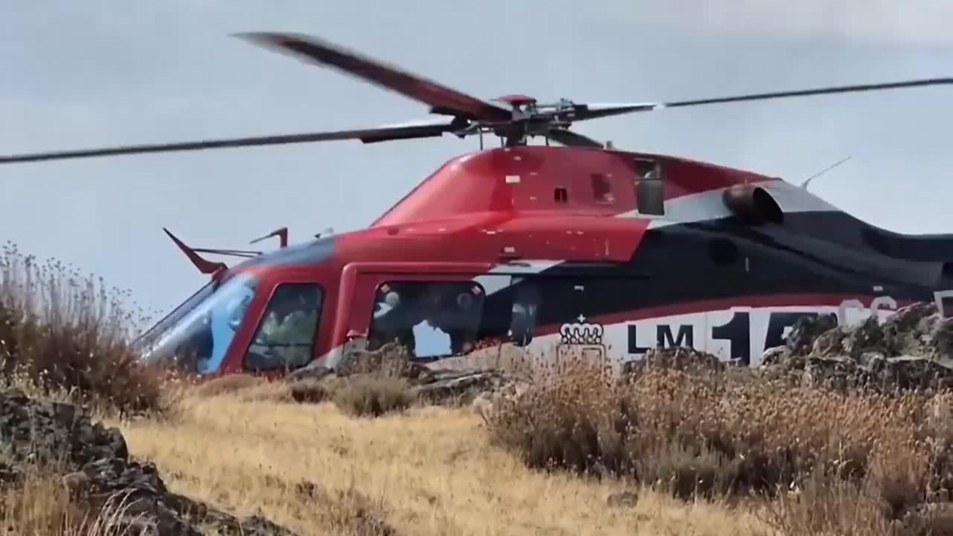 El incendio Pico del Lobo tiene un perímetro de 30 kilómetros y ha quemado 2.400 hectáreas