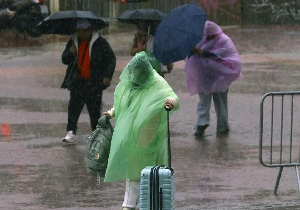 Temporal de lluvias en Ibiza y Formentera, en directo: carreteras cortadas, avisos rojos de la Aemet por el exhuracán Gabrielle y última hora hoy