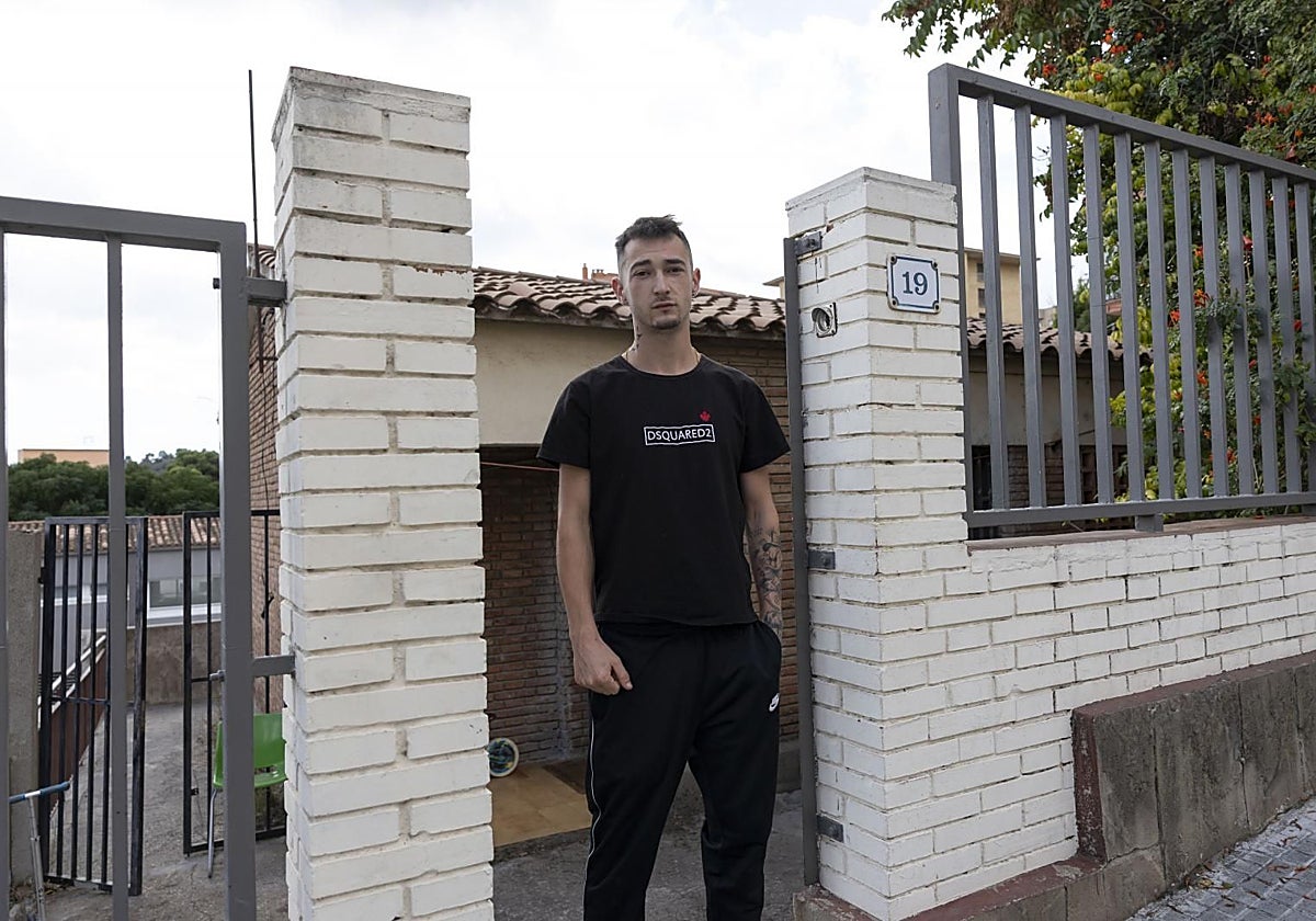 Jan, okupa de la caseta ubicada en el patio de la escuela Sant Jordi de Sant Vicenç dels Horts
