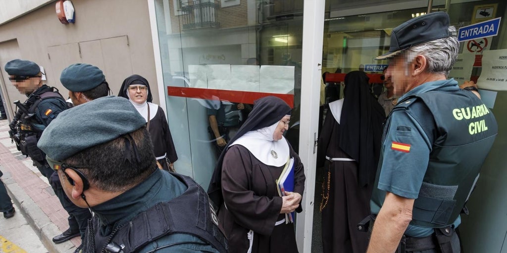 La juez archiva la causa penal abierta contra el comisario pontificio por las exmonjas de Belorado
