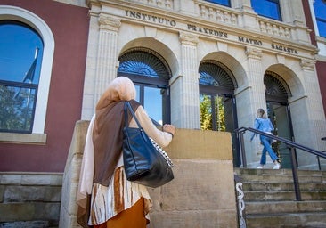 Un instituto público riojano expulsa a una alumna por usar el velo islámico