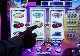 «Del bar al cajero, una y otra vez»: la ruina de un adicto a las tragaperras
