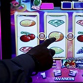 «Del bar al cajero, una y otra vez»: así arruinan tu vida las tragaperras