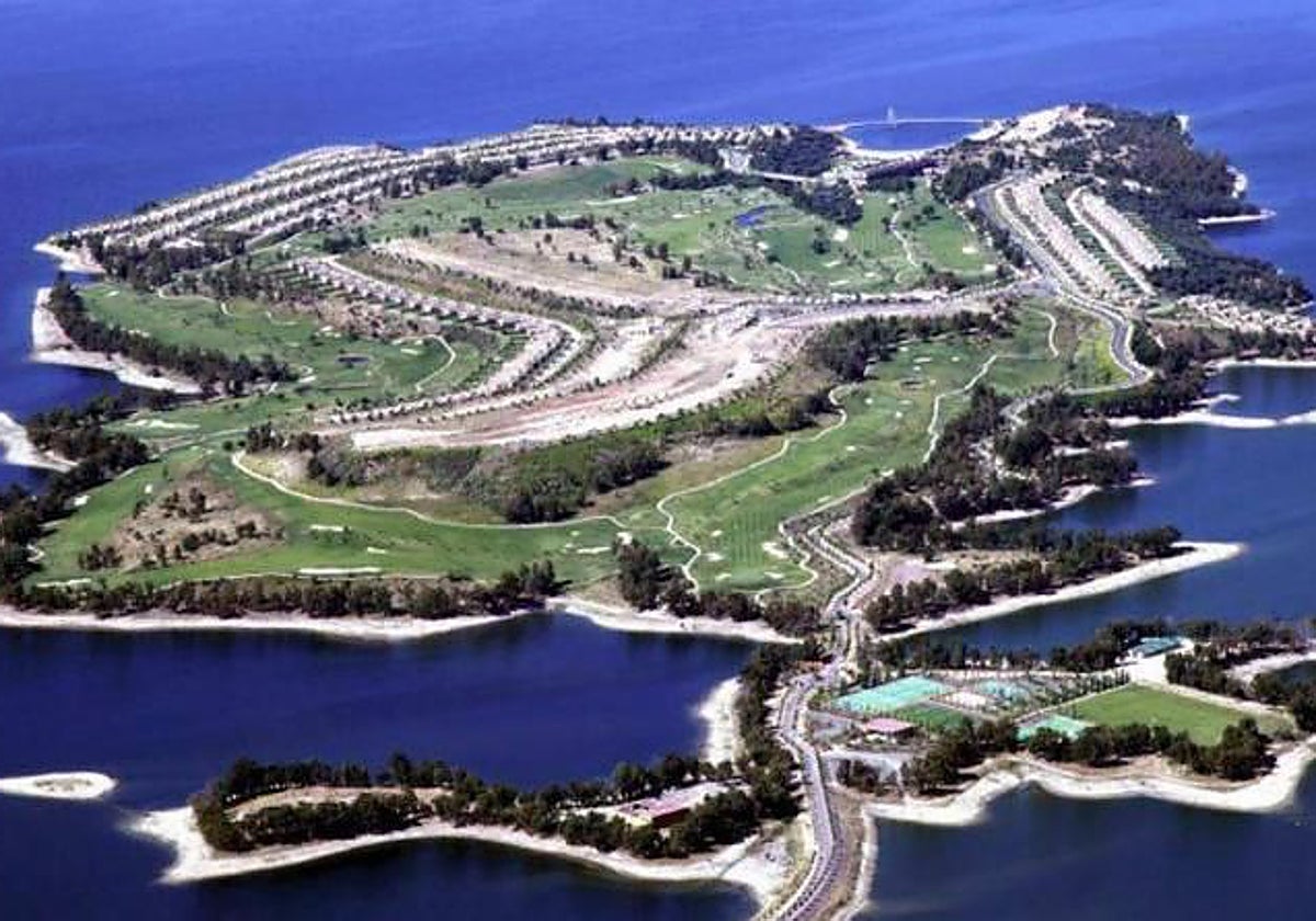 Vista aérea del complejo de Marina Isla de Valdecañas