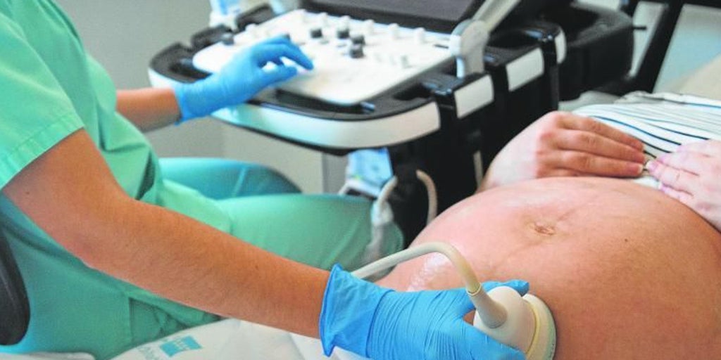 Los médicos entran en el debate del aborto y recuerdan que la objeción de conciencia no debe conllevar sanciones ni discriminación