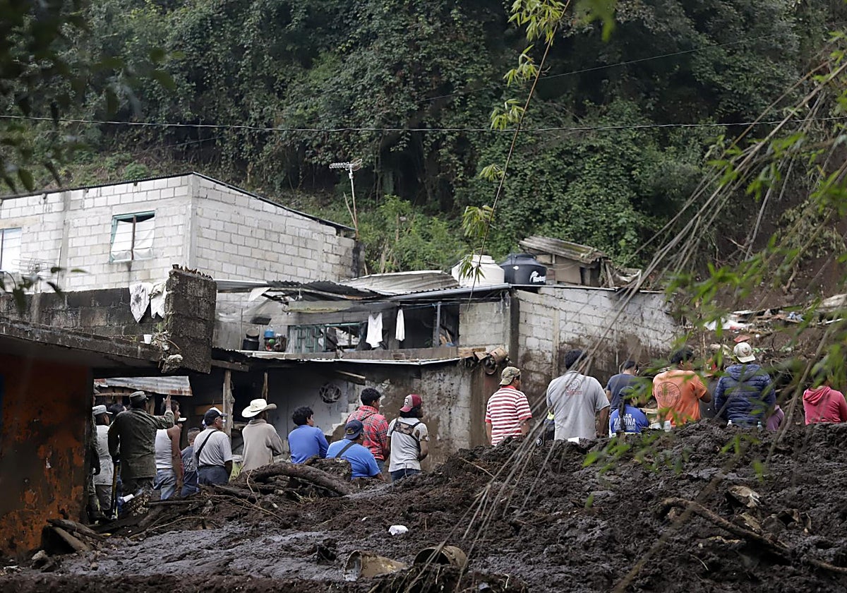 Corrimiento de tierras tras las fuertes lluvias en en Huauchinango (México