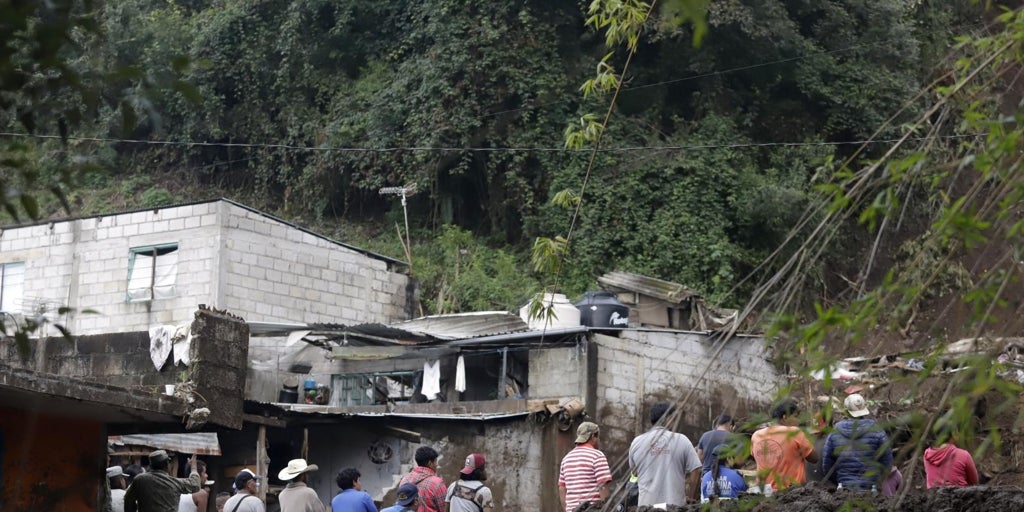 El choque del huracán Priscila con un frente húmedo deja 64 muertos y 65 desaparecidos en México