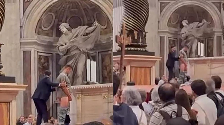 El Papa convoca un rito de purificación en San Pedro después de que un hombre intentase orinar sobre el altar