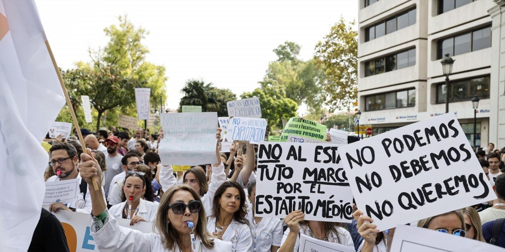 Los sindicatos médicos convocan cuatro días seguidos de huelga en diciembre por el Estatuto Marco