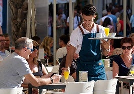 Los españoles apuestan por el horario de verano pero los expertos en salud prefieren el de invierno: ¿cuál es mejor si acabamos con el cambio de hora?