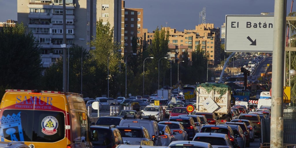 Conducir desde los 17 años y evaluaciones a partir de los 80, así será el nuevo carné europeo