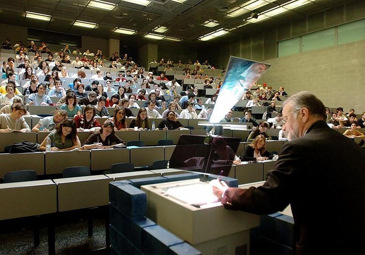 «No atendemos a padres»: la universidad frena la sobreprotección paterna a estudiantes