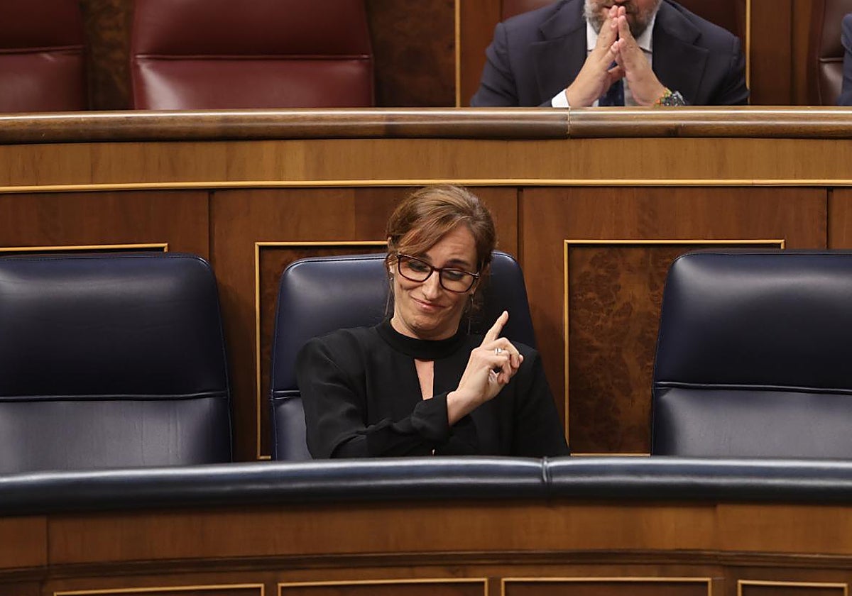 La ministra de Sanidad, Mónica García, durante la sesión de control al Gobierno en el Congreso de los Diputados