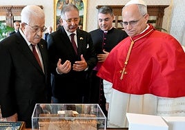 El Papa se reúne con Mahmoud Abbas y apoya la solución de dos Estados: «Es urgente poner fin al conflicto»